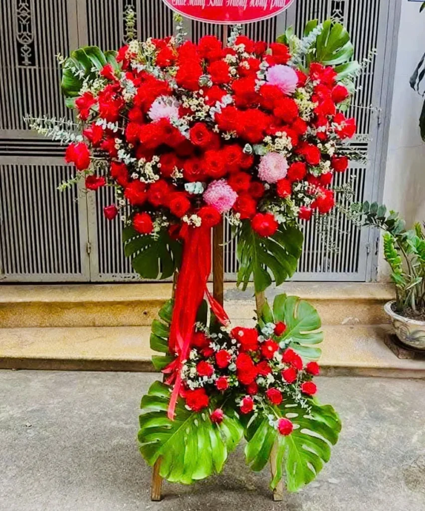 Kệ hoa khai trương truyền thống với kệ hoa sắt