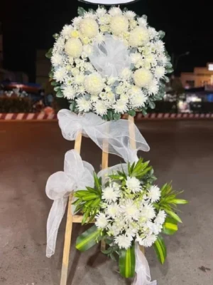 vong hoa vieng nguoi gia 1 đặt vòng hoa viếng người già