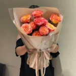 Bó hoa hồng màu cam cháy