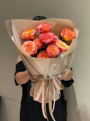 Bó hoa hồng màu cam cháy