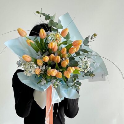 mẫu bó hoa tulip cam đẹp ý nghĩa