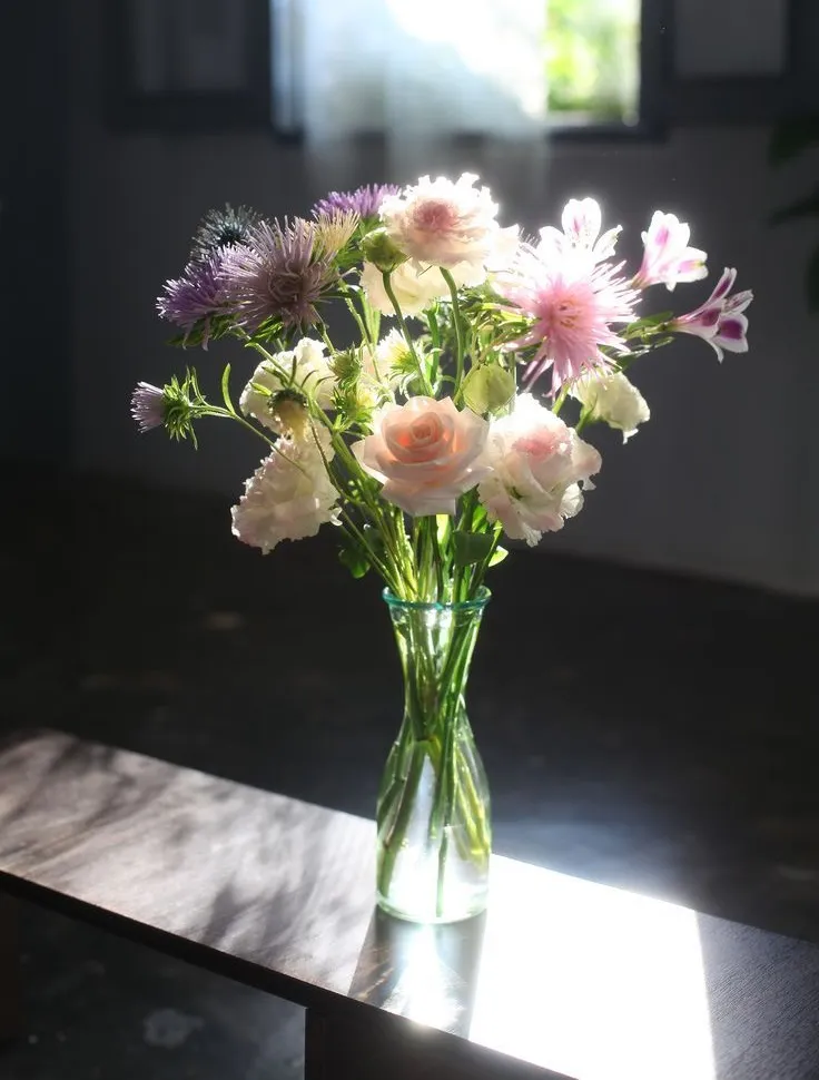 cach giu hoa tuoi lau 2 Cách giữ hoa tươi lâu trong bình hoa để bàn