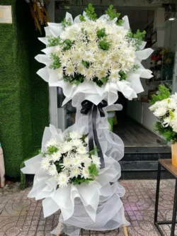 mẫu vòng hoa viếng bố bạn màu trắng giá rẻ nhất