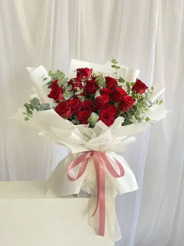 Các mẫu bó hoa hồng tặng tốt nghiệp màu đỏ - Ảnh 5