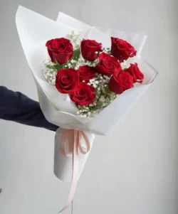 mẫu bó hoa hồng đỏ 10 bông mix hoa baby tặng người yêu