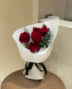 Bó hoa hồng đỏ 5 cành tone đỏ trắng
