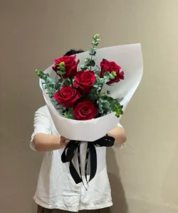 Bó hoa hồng đỏ 5 bông ý nghĩa tặng người yêu