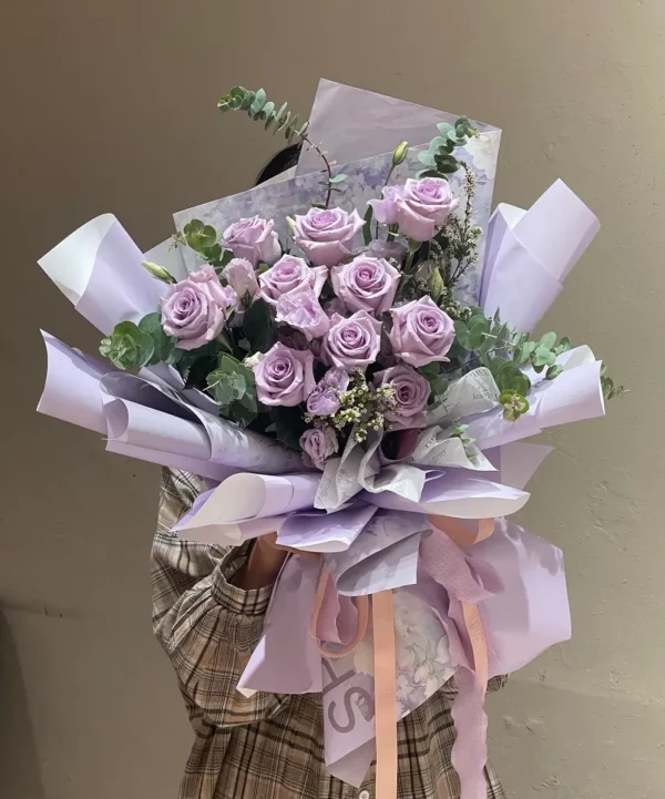 bó hoa hồng tone tím